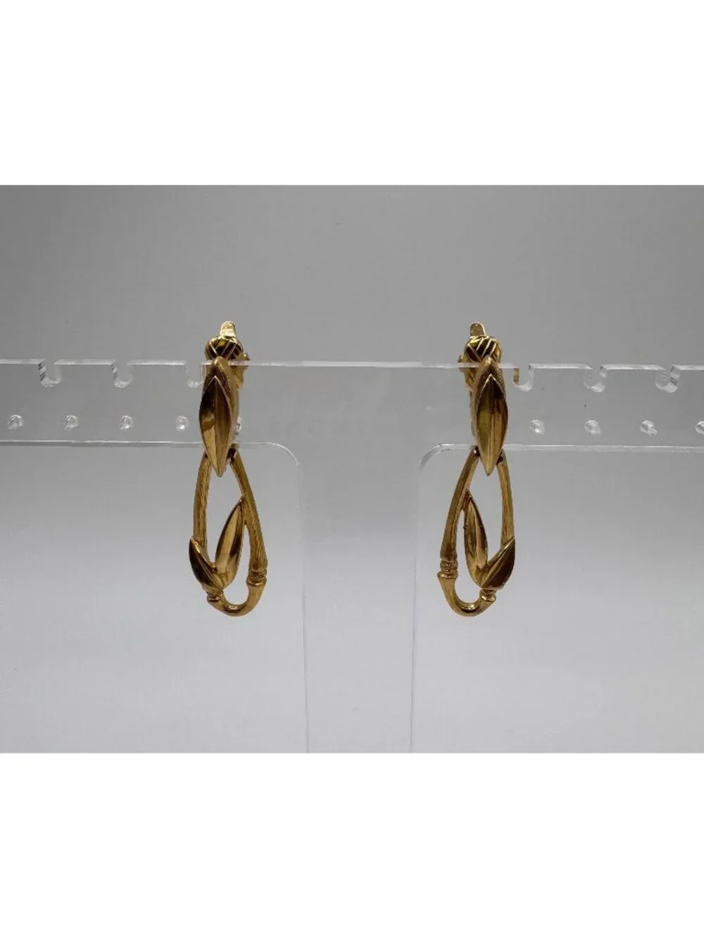 Vintage Trifari Bamboo Drop Earrings Gold Tone Dangle Signed Designer Chic - Picture 1 of 9